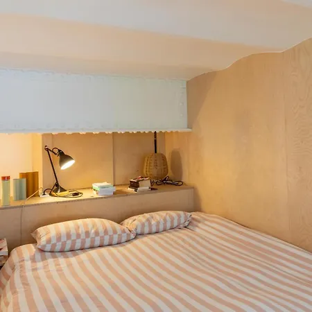Stylish 2bd With Balcony Belleville