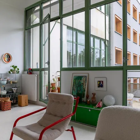 Stylish 2bd With Balcony Belleville *